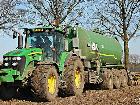 Купите трактор John Deere 7930.