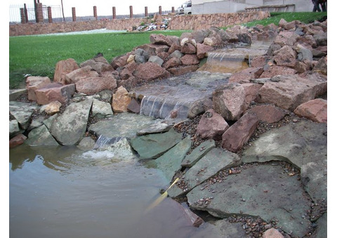 Природный камень для ручьев и водоемов